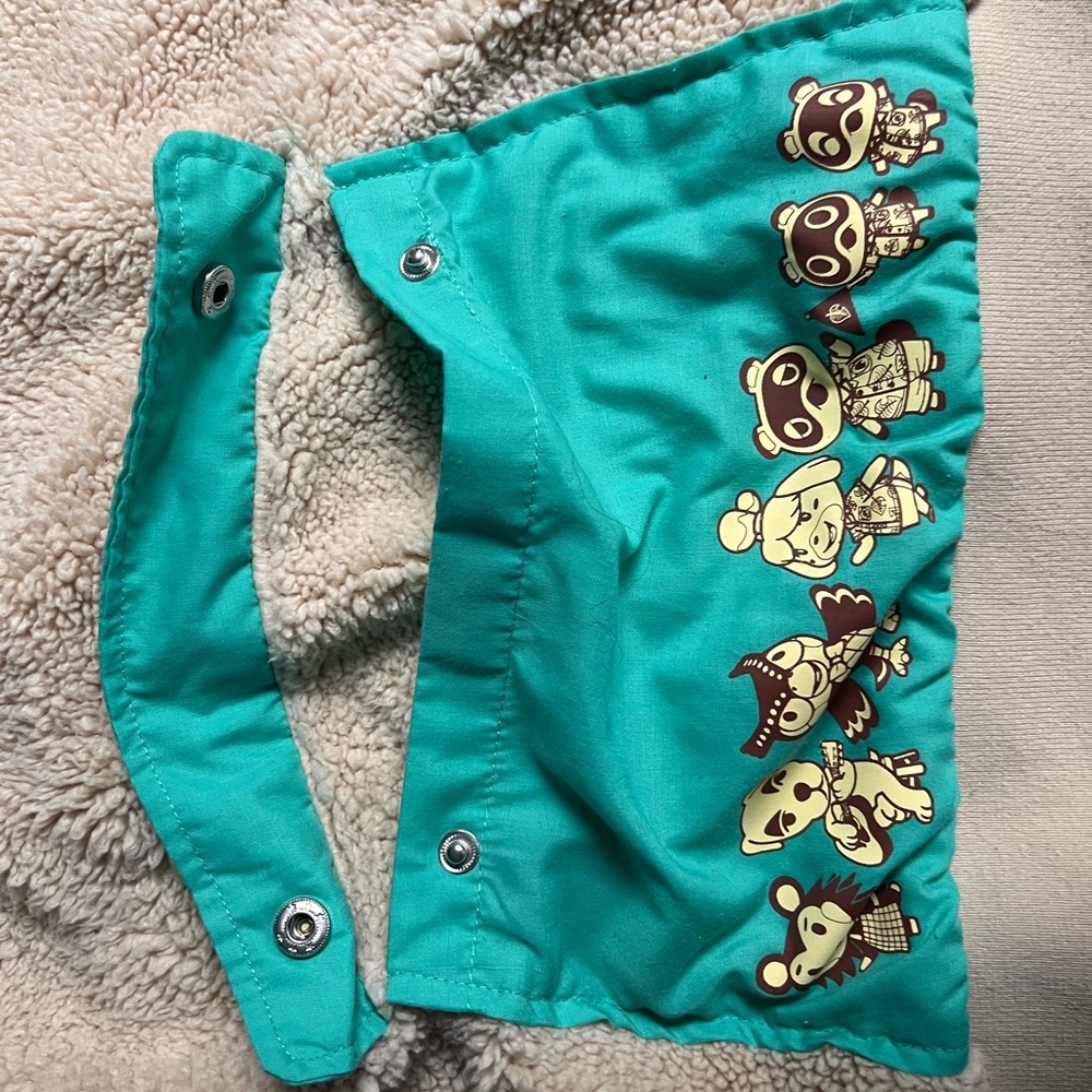 Boxlunch animal crossing fleece - Picture 5 of 5
